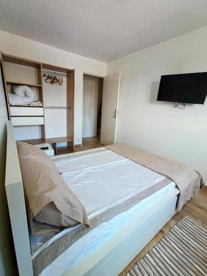 Private Room In Renovated Apartment - Tram 1 Min Walk ニース エクステリア 写真