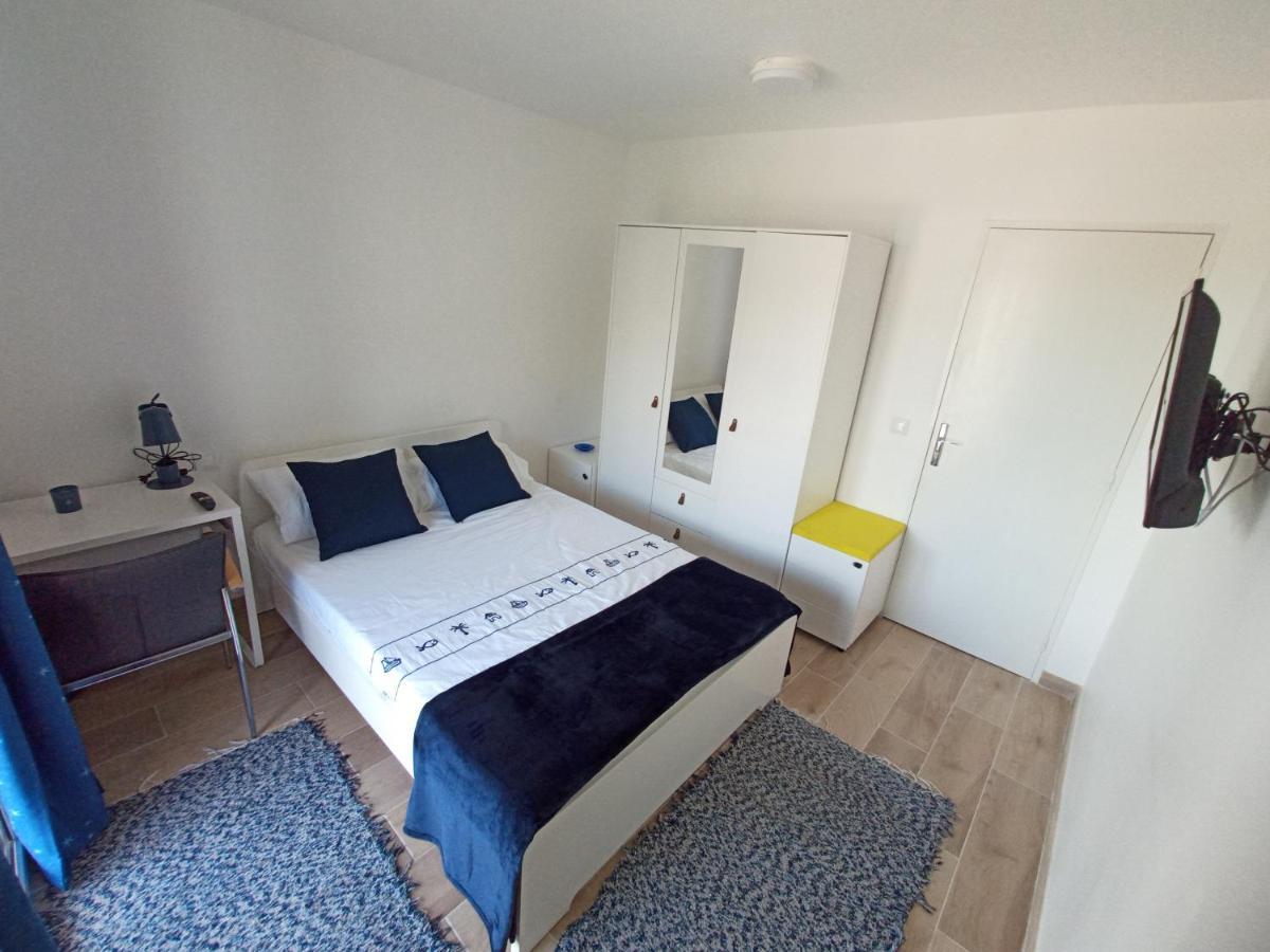 Private Room In Renovated Apartment - Tram 1 Min Walk ニース エクステリア 写真