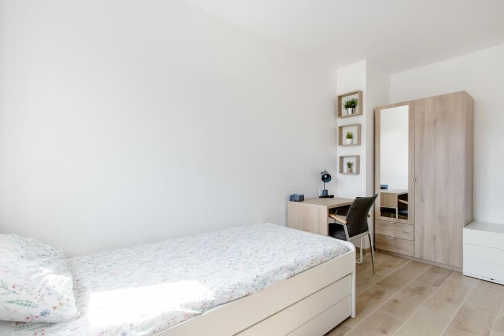 Private Room In Renovated Apartment - Tram 1 Min Walk ニース エクステリア 写真