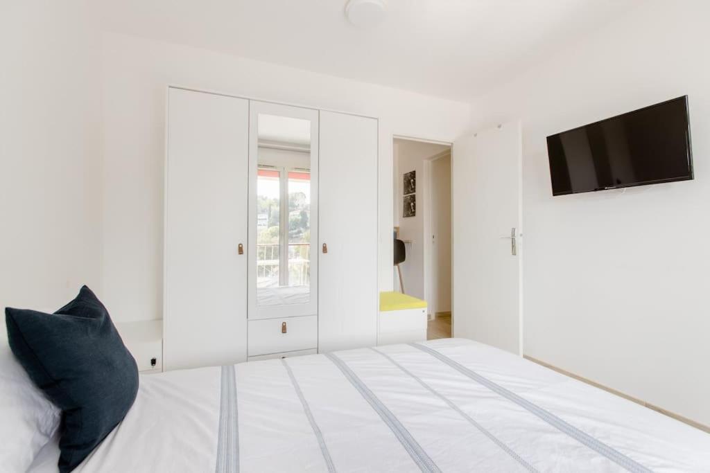 Private Room In Renovated Apartment - Tram 1 Min Walk ニース エクステリア 写真