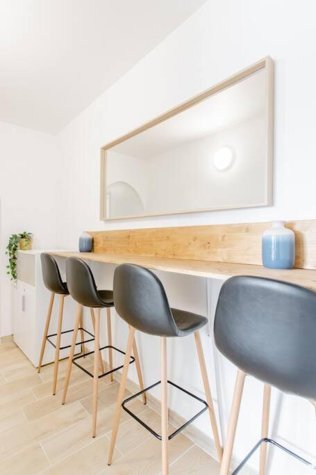 Private Room In Renovated Apartment - Tram 1 Min Walk ニース エクステリア 写真