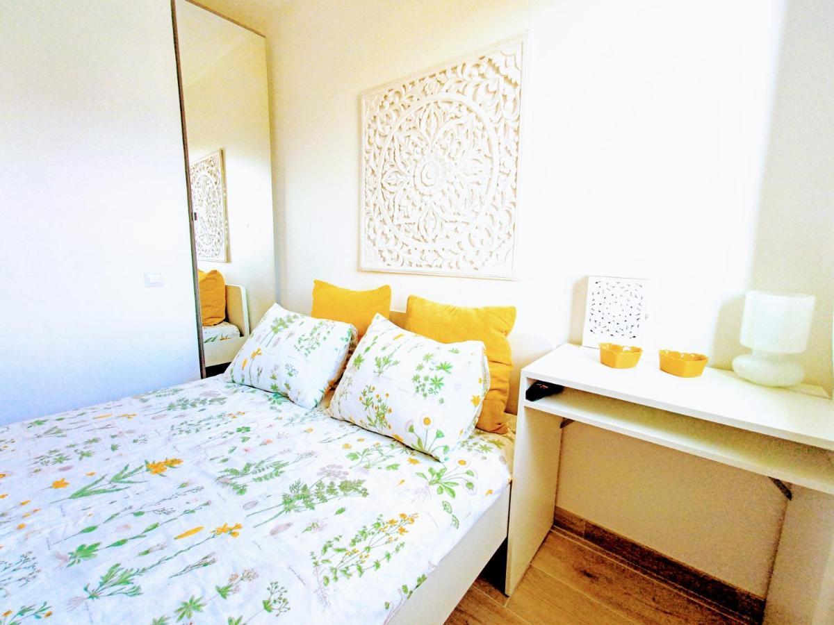Private Room In Renovated Apartment - Tram 1 Min Walk ニース エクステリア 写真
